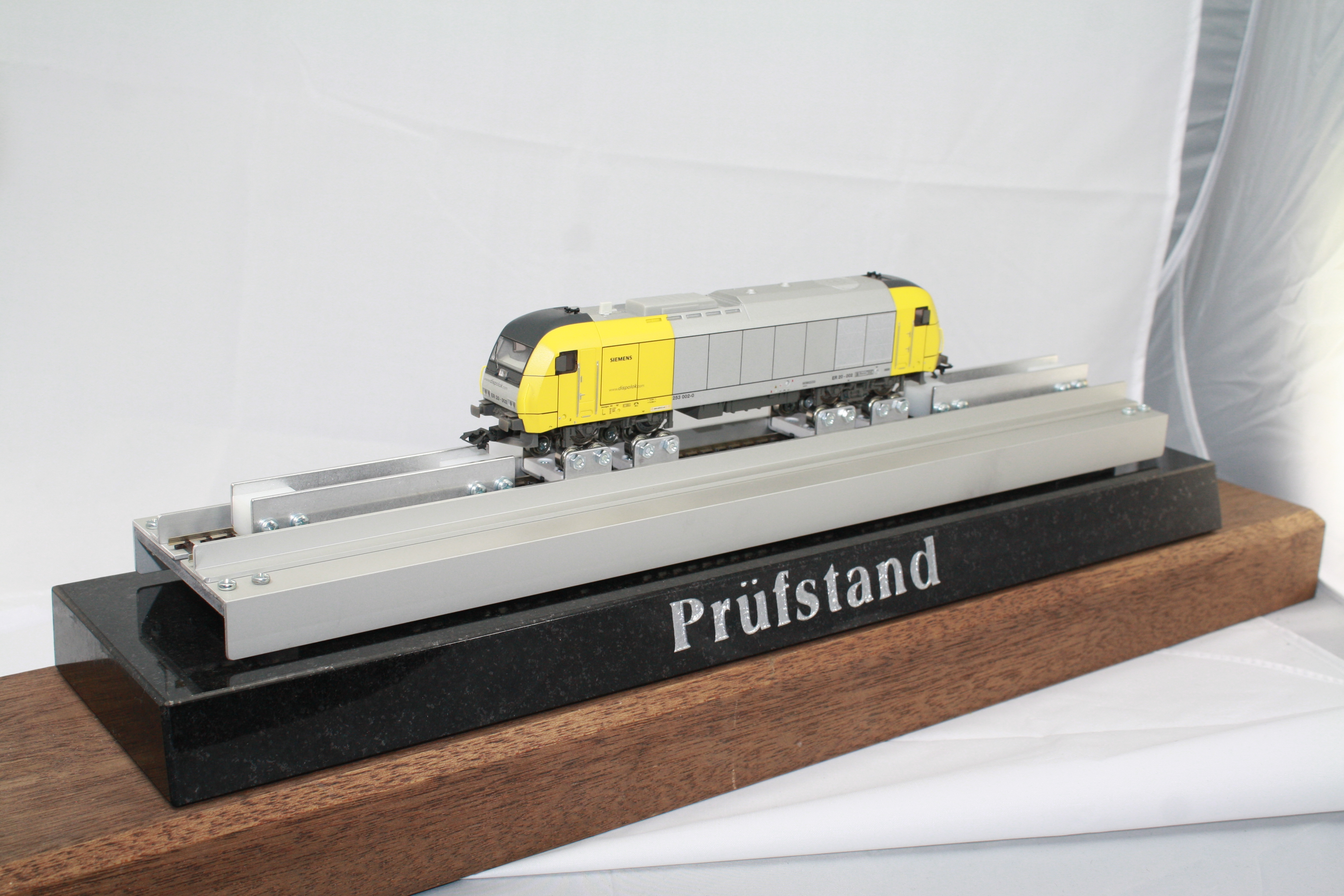 Rollenprüfstand Exclusive Edition Spur H0 Gleichstrom digital/analog (500mm) (DC/DCC)