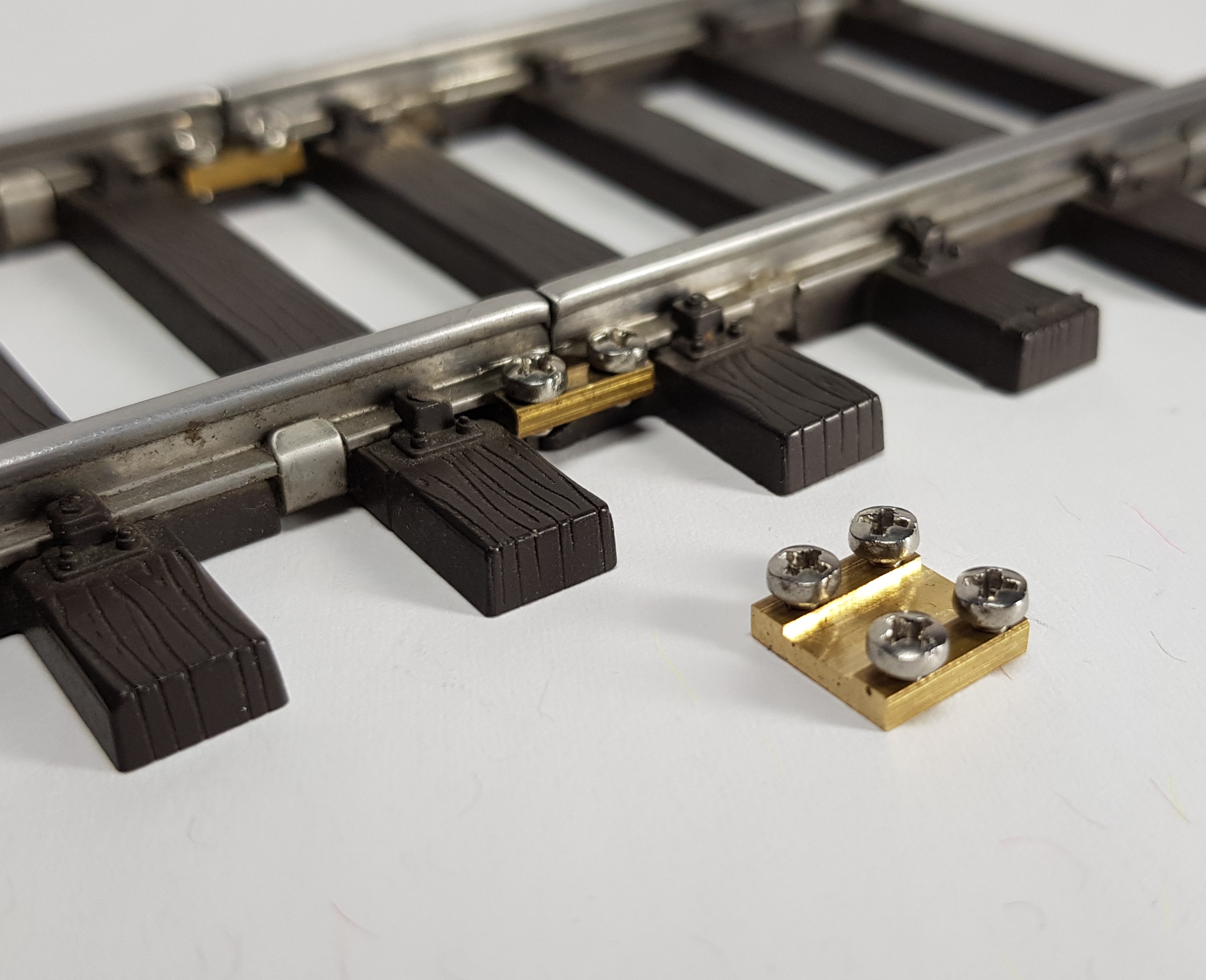 100 Schienenverbinder Spur 1 10mm mit Nirosta Kreuzschlitzschraube